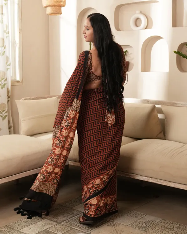 Red_Cotton_Zigzag_Print_Mulmul_Saree_For_Women